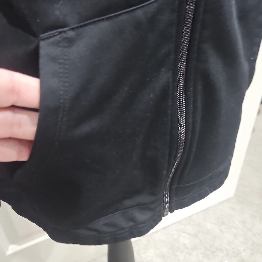 Nike Kids Black Jacket w pockets, size XL